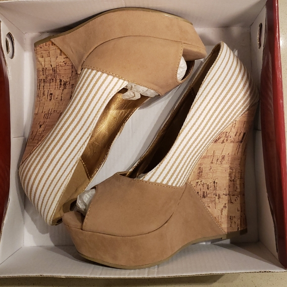 Liliana Mallika-22 Beige Wedge Heels Size 7 - Picture 2 of 4